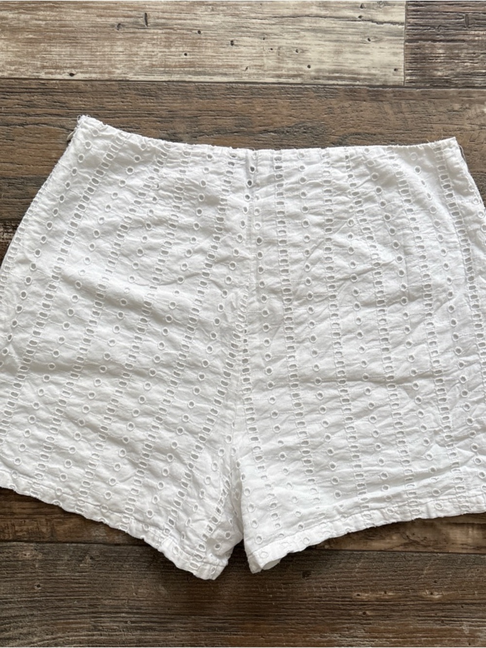 a.n.a White Eyelet Cotton Shorts - Picture 4 of 4
